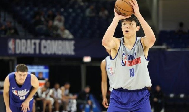 手握41号签！曝勇士上周对杨瀚森进行了选秀前试训